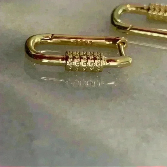 Gold Oval Hoop Earrings 

Brand New - Picture 3 of 4